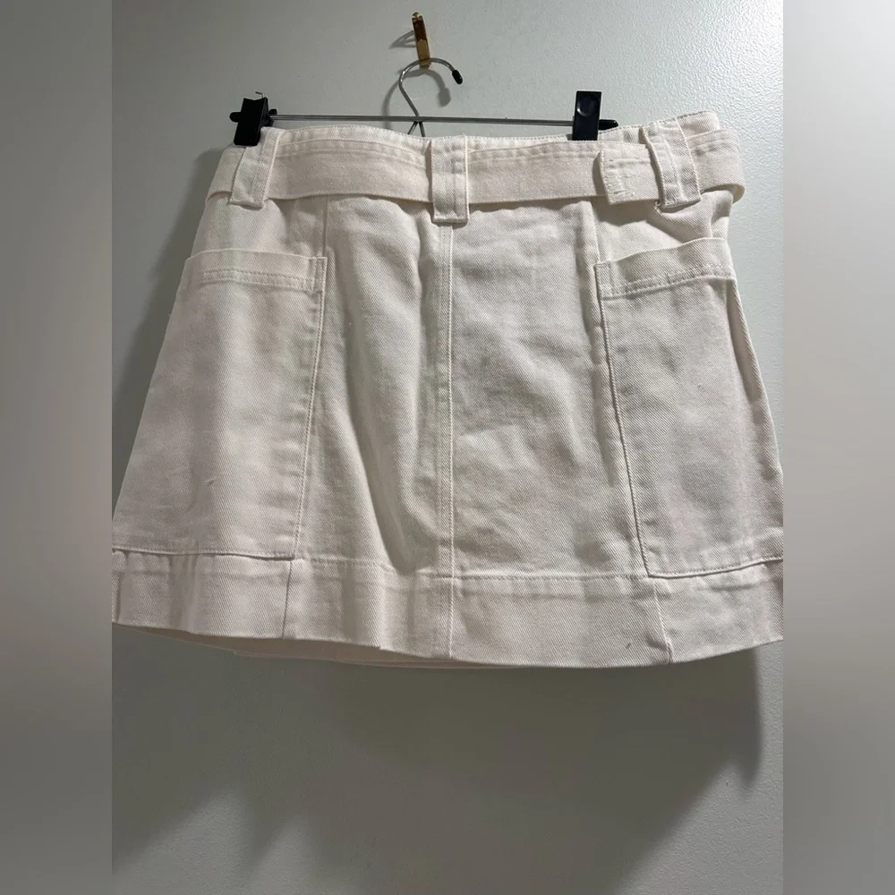Women’s white cargo mini skirt - Picture 2 of 4
